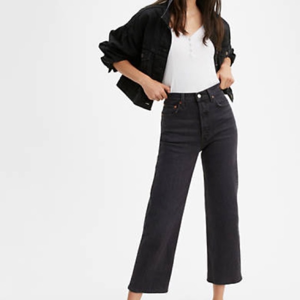 Black Levi Straight Leg Ribcage Jeans